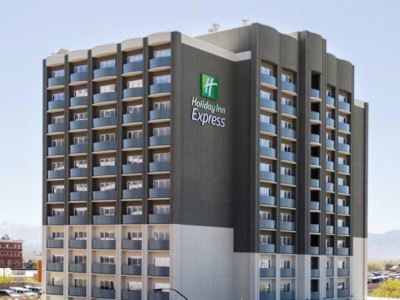 Holiday Inn Express & Suites - Redding By Ihg Exterior photo