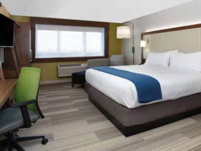 Holiday Inn Express & Suites - Redding By Ihg Exterior photo
